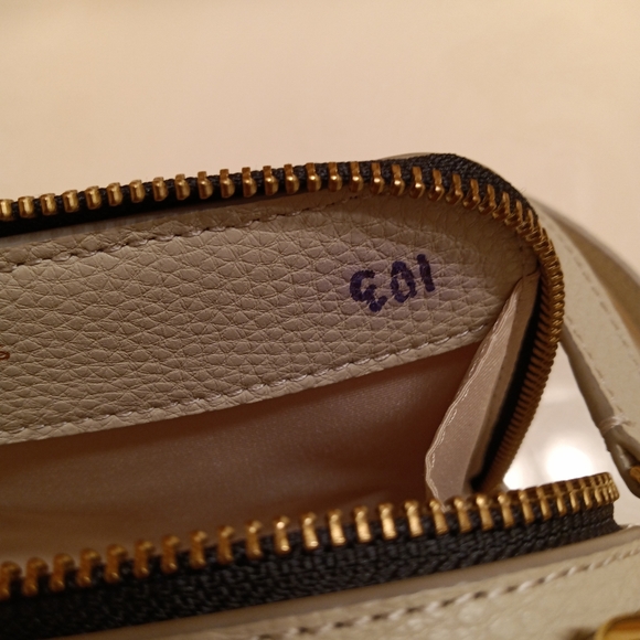 MARC JACOBS Leather Crossbody Bag In Oatmilk - Picture 10 of 13